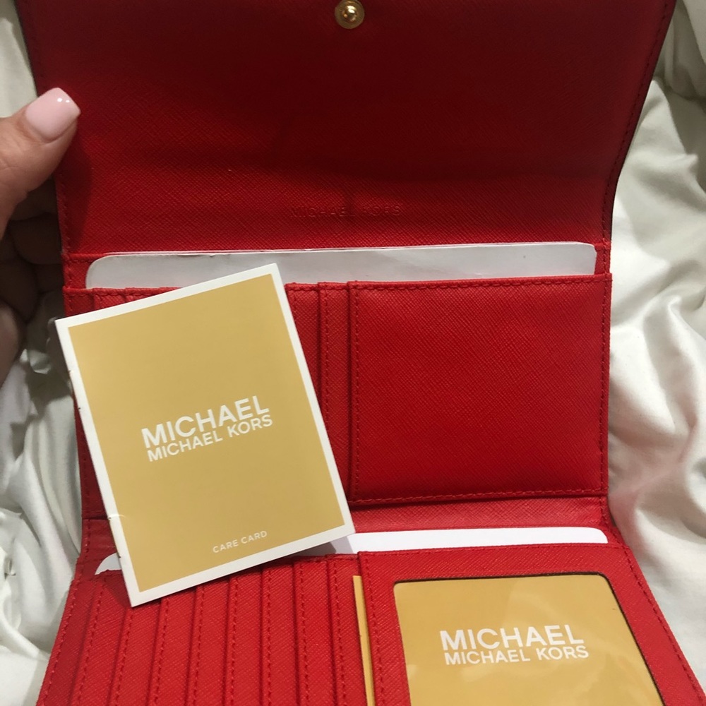 Micheal Kors Jet Set Travel Tri Fold Wallet